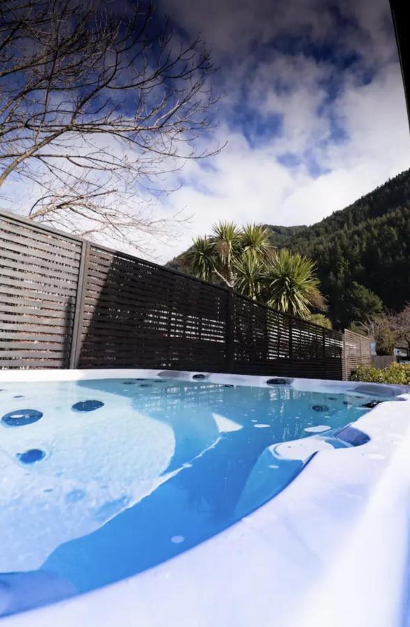 Classy Cabin - In Town - Spa Pool Куийнстаун Екстериор снимка